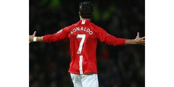 Ronaldo murskaa fanien matkapuhelimet purkaakseen vihansa Ronaldo murskaa fanien matkapuhelimet purkaakseen vihansa